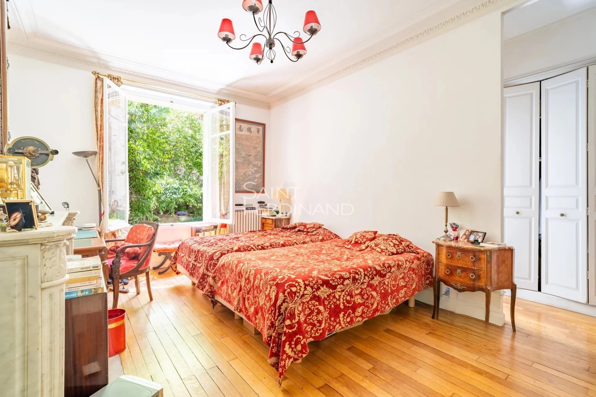 Appartement 3 pièces 160 m² · à Paris · 160 m² · 550 000 €